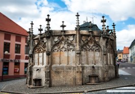 Excursão em grupo para Kutná Hora, cidade inscrita na lista de patrimônios UNESCO
