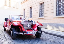 Passeio por Praga com carro histórico e guia privado