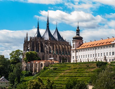 Excursão em grupo para Kutná Hora, cidade inscrita na lista de patrimônios UNESCO