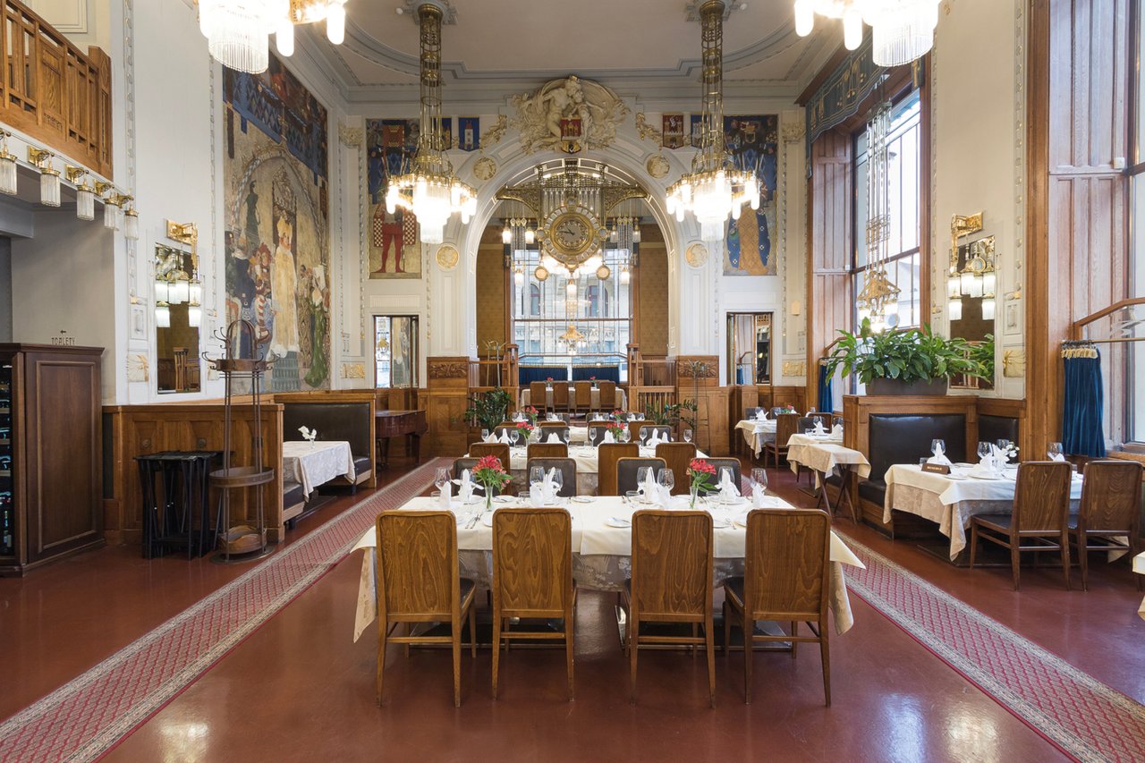 Table setting with a clock in the background and paintings on the walls