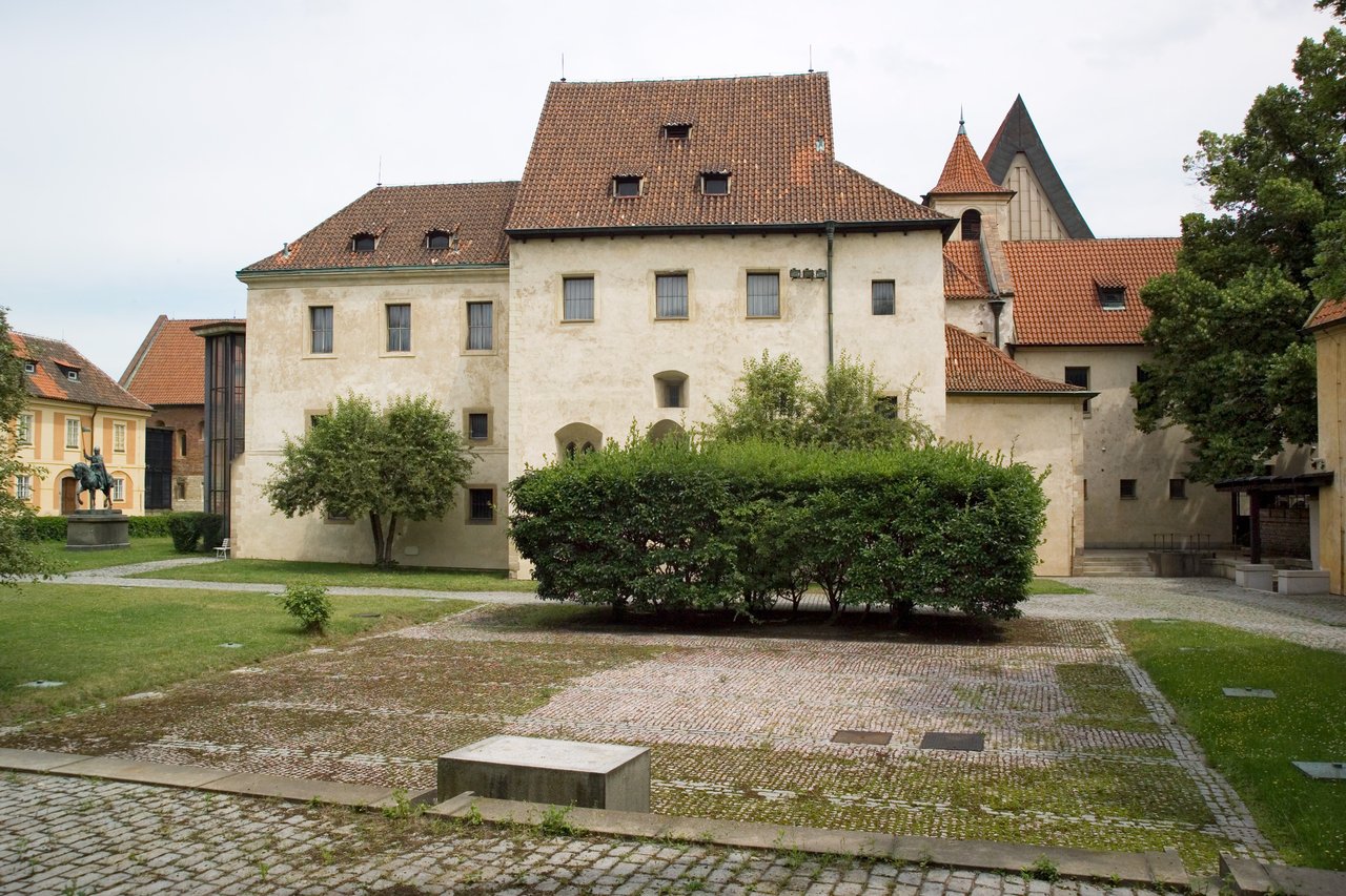 4 Convent of St  Agnes of Bohemia Prague